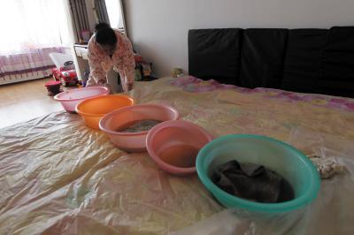 高阳楼上漏水，住户失联，小区没物管，业主维权难！律师来支招……